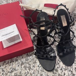 Valentino Garavani Rockstud T Strap Sandal Black Size 40